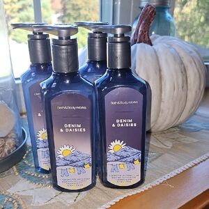 Bath & Body Works Set Of 4 Gel Hand Soaps ( Denim & Daisies)